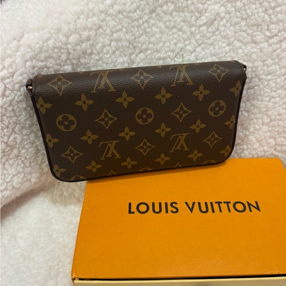 Sold - Picture 3 of 3